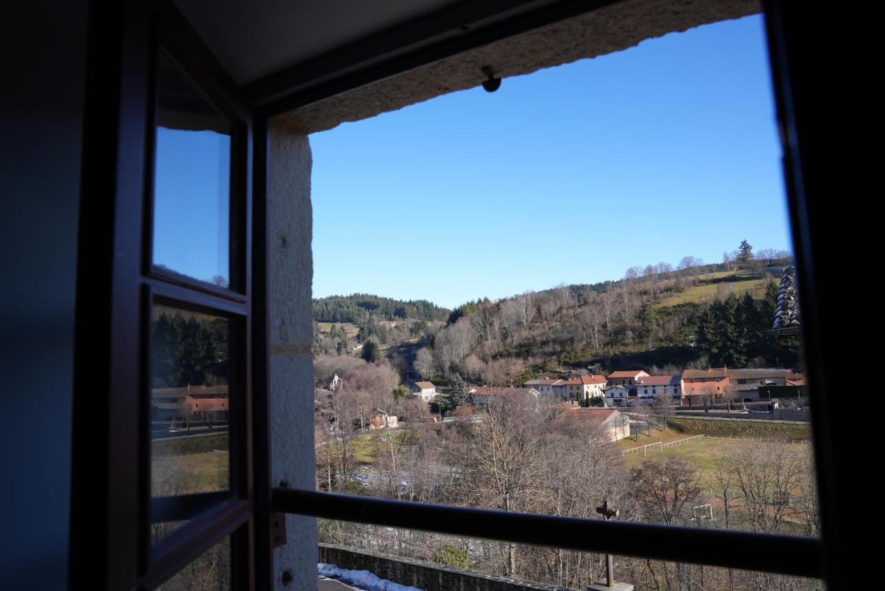 Appartement Spacieux Au Pied Des Pistes Chalmazel-Jeansagniere Exterior photo